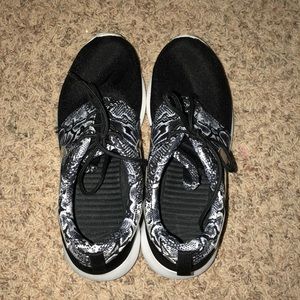 Nike Roche Running Shoes